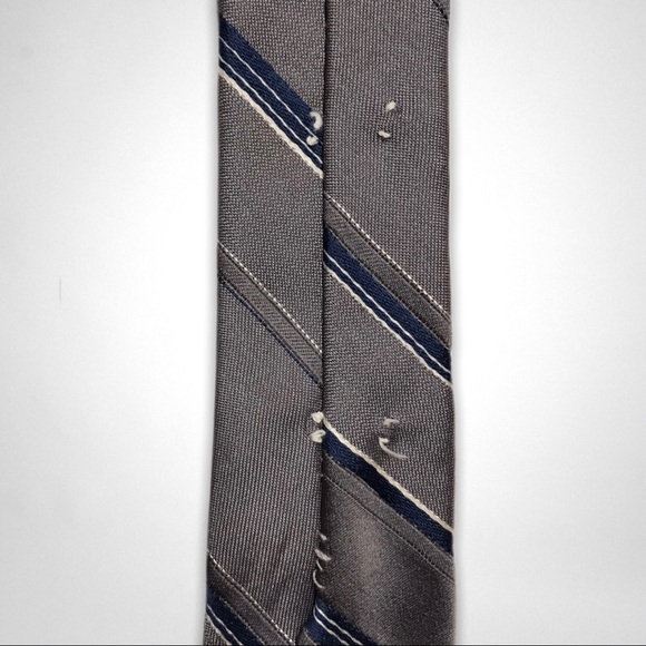 Please see new listing. - Picture 5 of 8